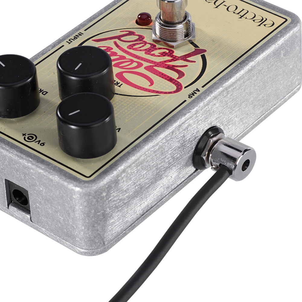 Right-angle IVU solderless patch cable plug connected to a guitar pedal